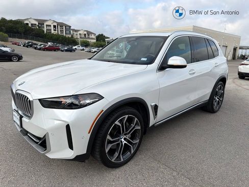 Used 2024 BMW X5 xDrive40i w/ Parking Assistance Package AWD/4WD image 1