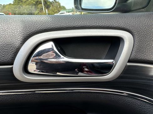 Used 2020 Jeep Grand Cherokee Limited image 21