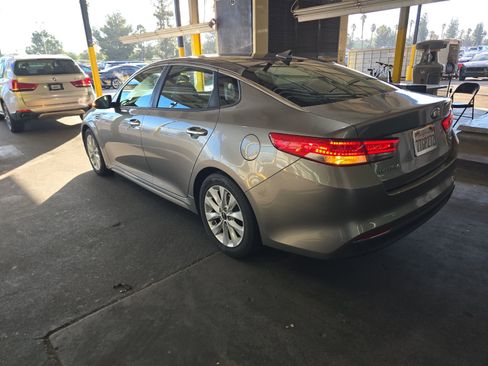 Used 2016 Kia Optima EX image 10