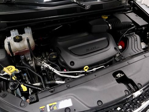 Used 2025 Chrysler Pacifica Select FWD image 15