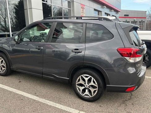 Used 2022 Subaru Forester Premium image 4