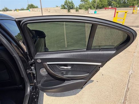 Used 2017 BMW 340i Sedan RWD image 34