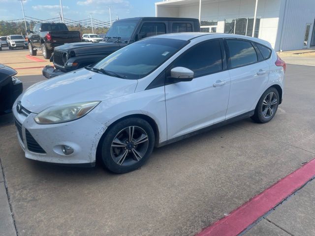 Used 2014 Ford Focus SE w/ SE Sport Package FWD image 2