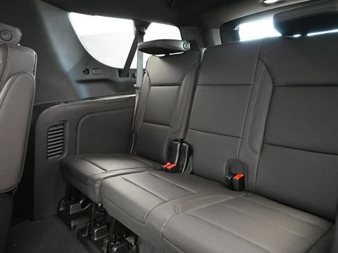 Used 2025 Chevrolet Suburban High Country AWD/4WD image 20