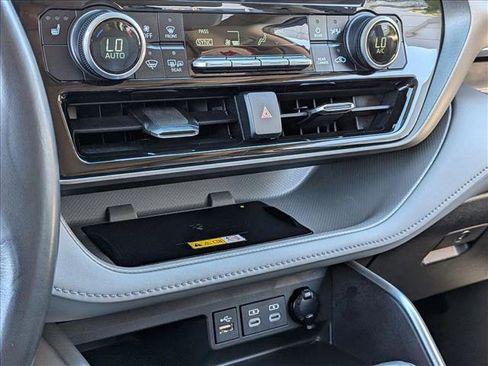 Used 2023 Toyota Highlander XLE image 14