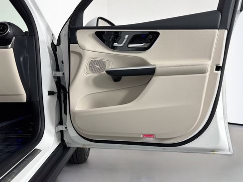 New 2026 Mercedes-Benz GLC 300 image 23