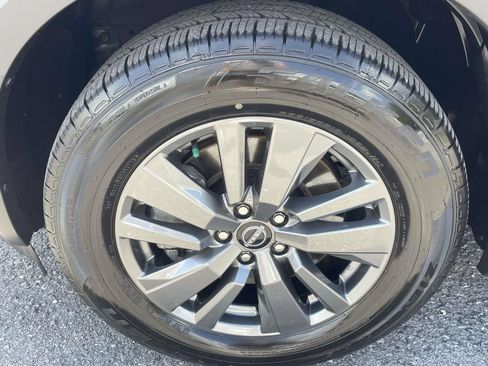 Used 2025 Nissan Pathfinder SV FWD image 7