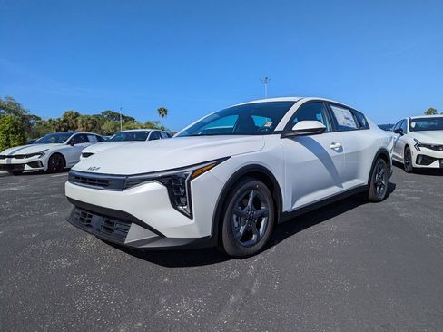 New 2026 Kia K4 LXS FWD image 4