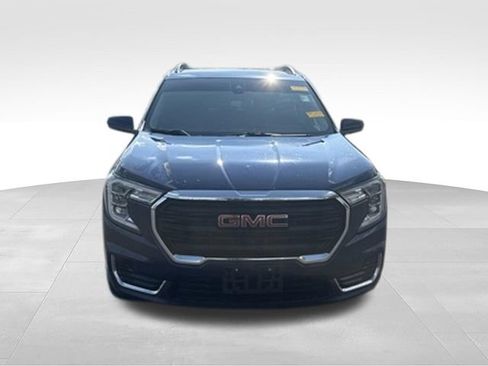 Used 2022 GMC Terrain SLE w/ Driver Convenience Package FWD image 2