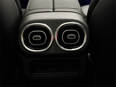 Certified 2025 Mercedes-Benz GLC 300 4MATIC image 27