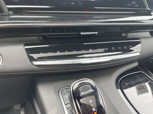 Used 2024 Cadillac Escalade Sport AWD/4WD image 18