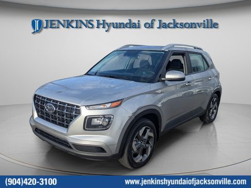 Certified 2024 Hyundai Venue SEL image 8