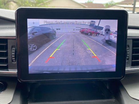 Used 2020 Ford Explorer XLT w/ Equipment Group 202A AWD/4WD image 14
