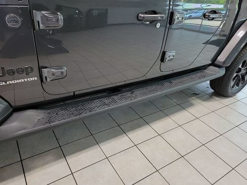 Used 2021 Jeep Gladiator Overland AWD/4WD image 28