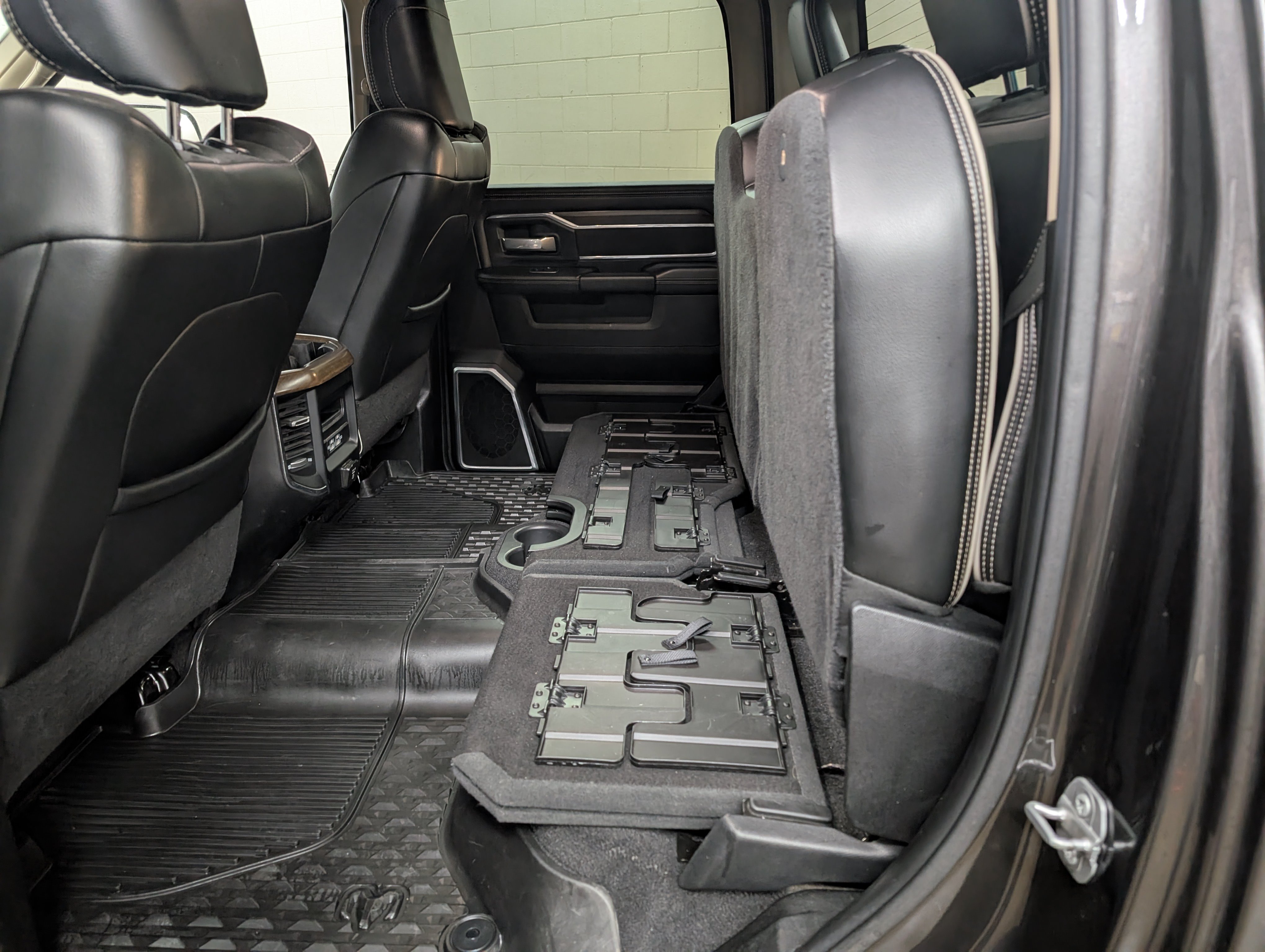 Used 2022 RAM 3500 Laramie AWD/4WD image 9