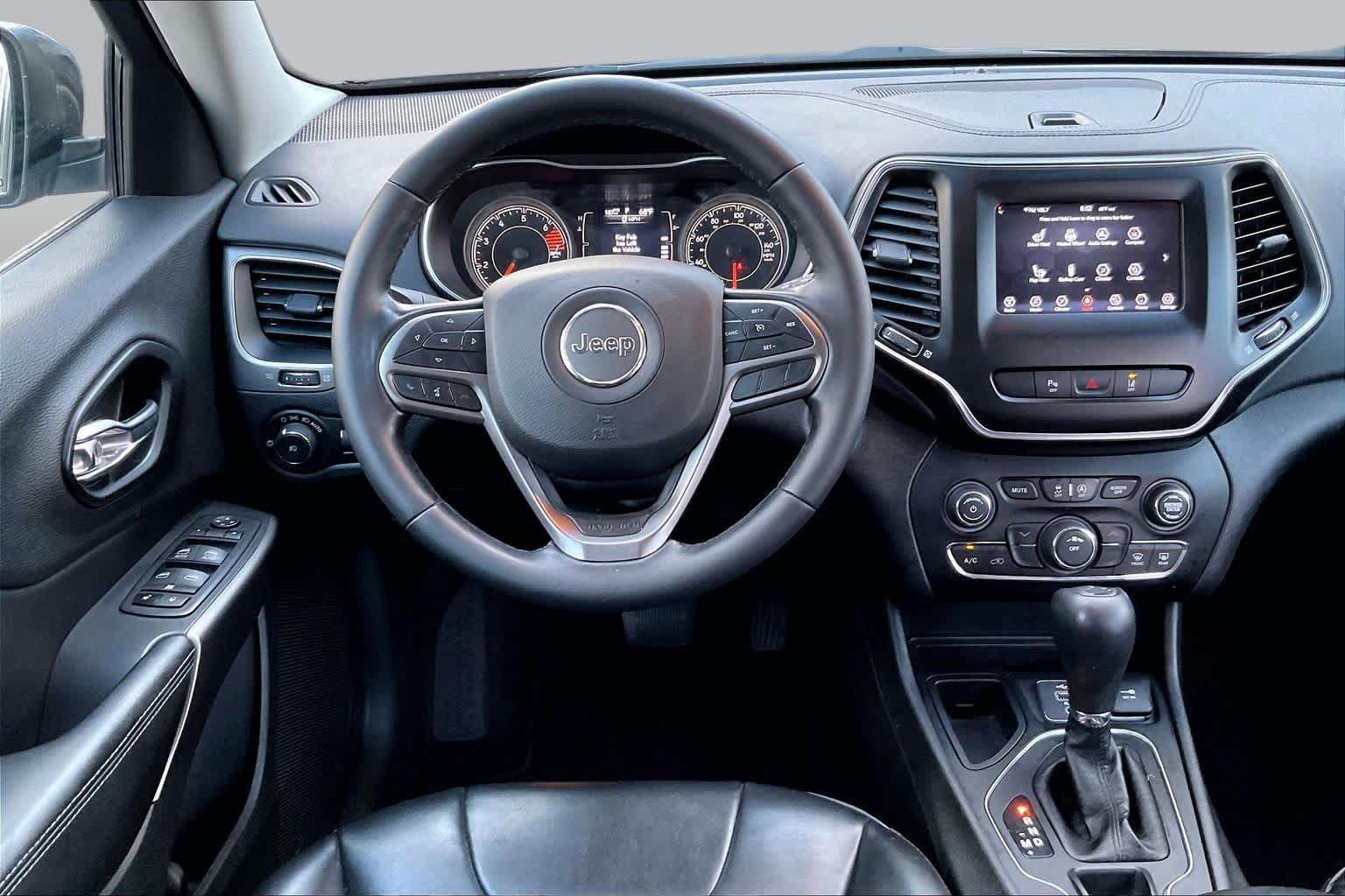 Used 2021 Jeep Cherokee Latitude Plus w/ Sun & Sound Group FWD image 7