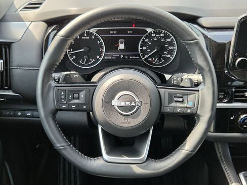 Used 2025 Nissan Pathfinder SL FWD image 14
