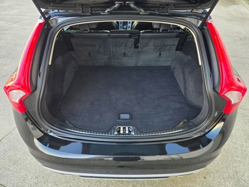 Used 2017 Volvo V60 T5 Cross Country Platinum w/ Climate Package image 16