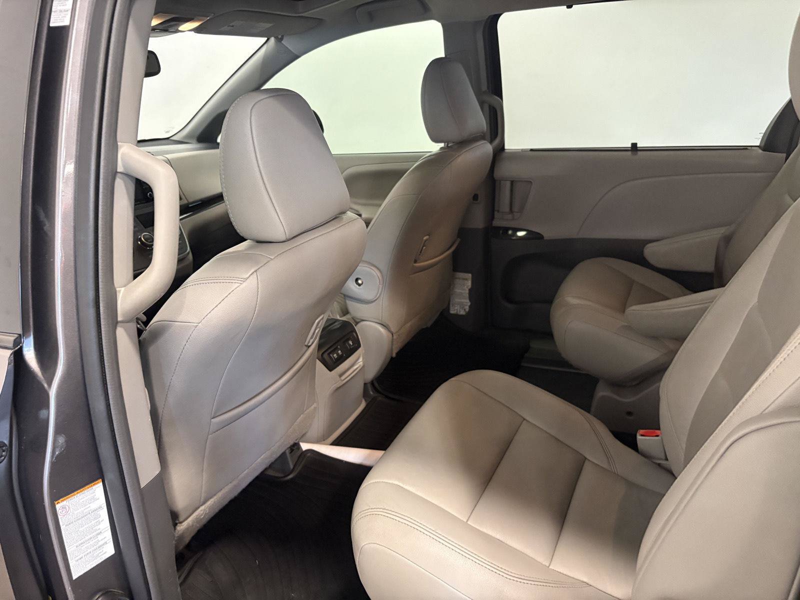 Used 2018 Toyota Sienna XLE Premium w/ Carpet Mat Package AWD/4WD image 32