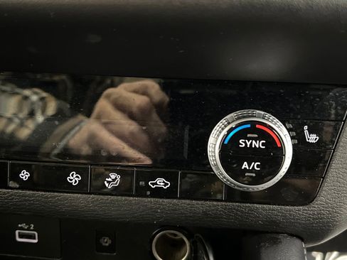 Used 2024 Mitsubishi Outlander SE image 57