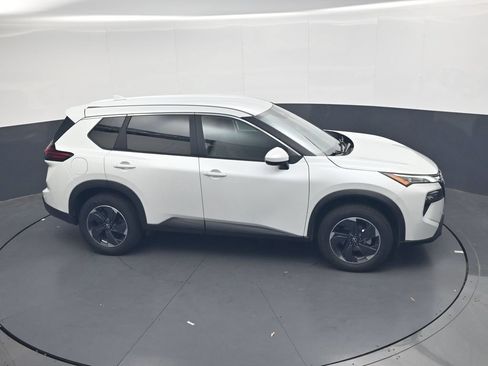 Used 2025 Nissan Rogue SV FWD image 34