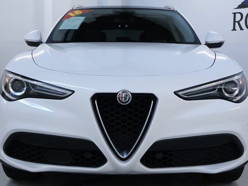 Used 2018 Alfa Romeo Stelvio Ti AWD/4WD image 2