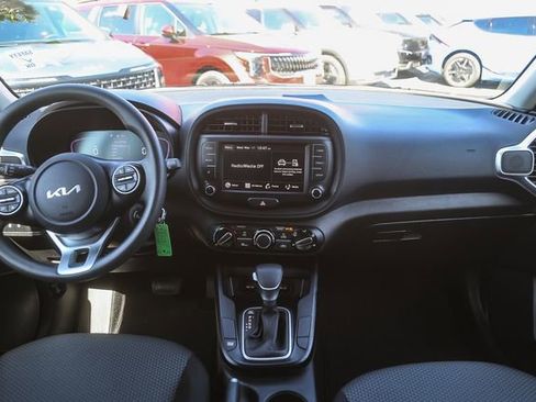 Used 2023 Kia Soul LX w/ LX Technology Package image 14