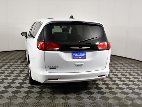 Used 2023 Chrysler Voyager LX FWD image 7