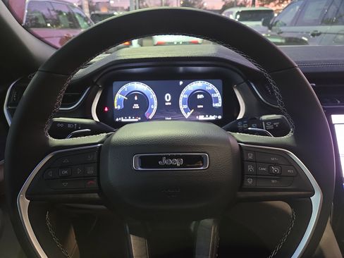 New 2025 Jeep Grand Cherokee L Limited RWD image 9
