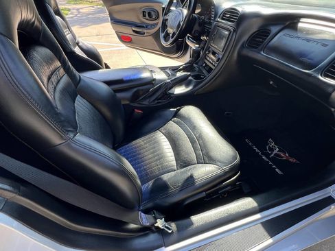 Used 2001 Chevrolet Corvette Coupe w/ Preferred Equipment Group2 image 19