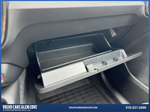 Certified 2025 Volvo XC40 B5 Plus w/ Protection Package Premier image 35