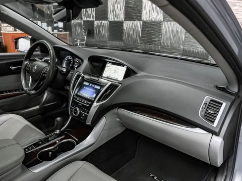 Used 2015 Acura TLX w/ Technology Package FWD image 10