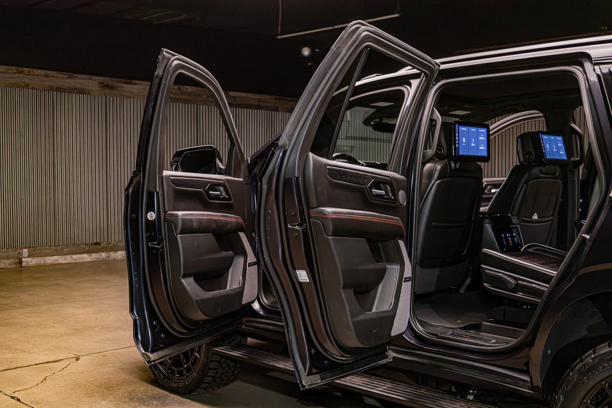 Used 2025 GMC Yukon AT4 Ultimate AWD/4WD image 29
