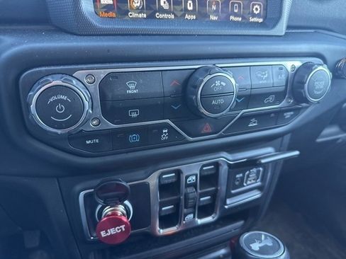 Used 2022 Jeep Wrangler Unlimited Sahara image 22