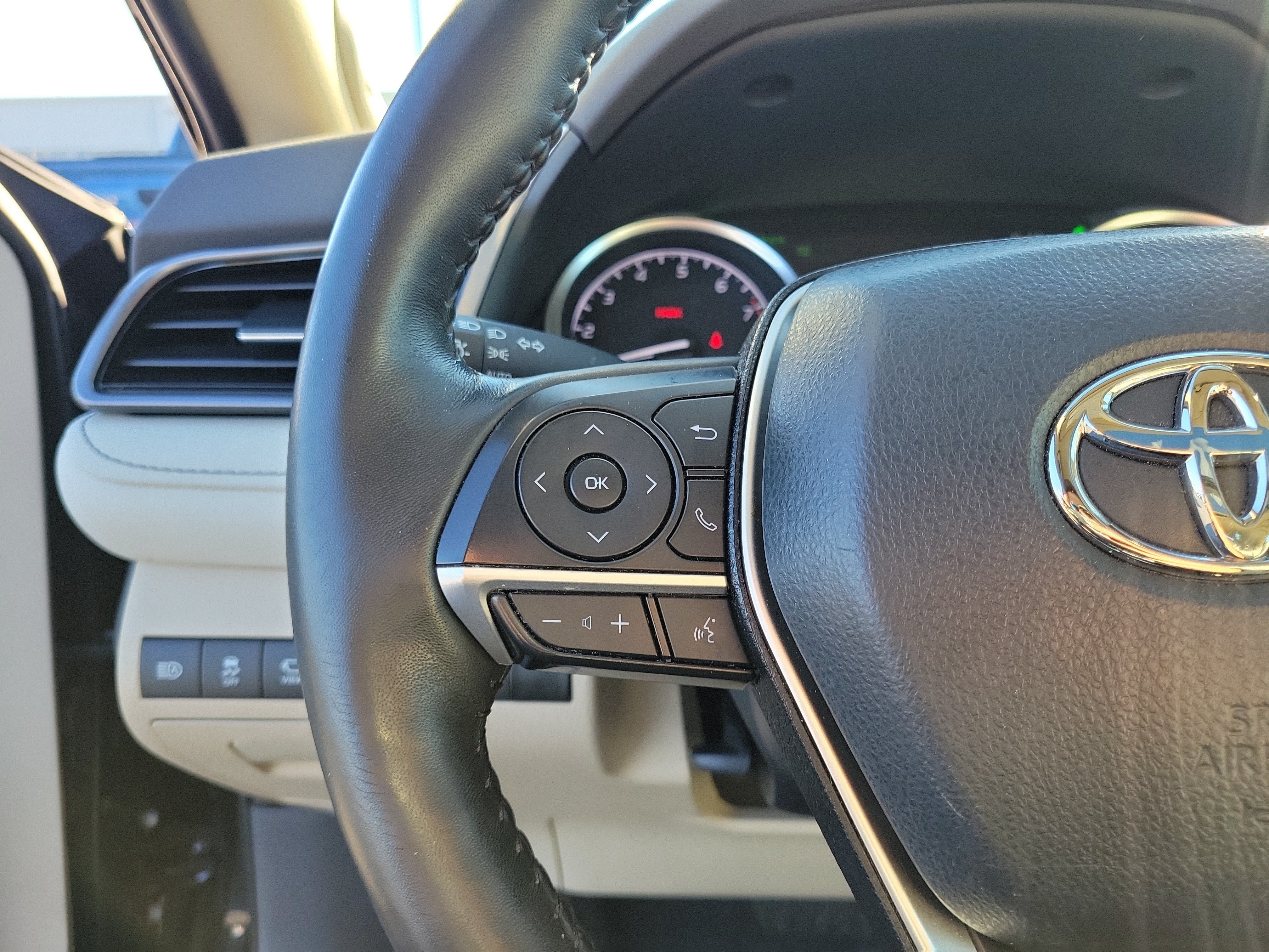 Used 2024 Toyota Camry XLE w/ Navigation Package FWD image 22