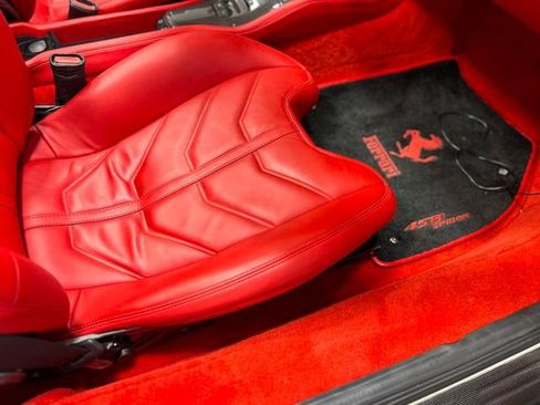 Used 2013 Ferrari 458 Spider image 23