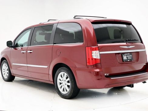 Used 2016 Chrysler Town & Country Limited Platinum image 6