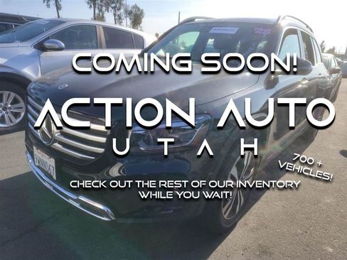 Used 2025 Mercedes-Benz GLB 250 4MATIC image 1