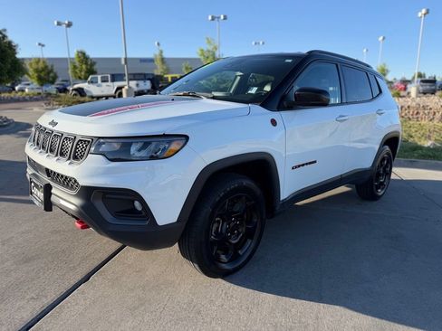 Used 2024 Jeep Compass Trailhawk AWD/4WD image 3