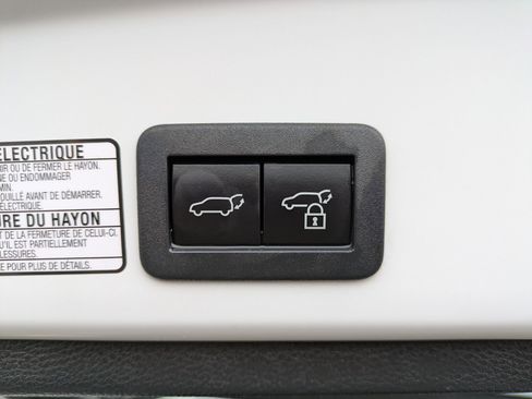 Certified 2023 Toyota Corolla Cross XLE image 21