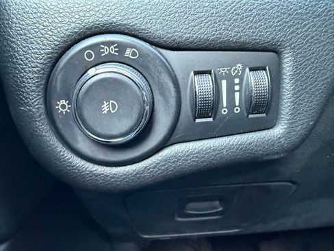 Used 2014 Jeep Cherokee Latitude w/ Cold Weather Group FWD image 15