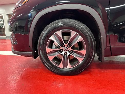 Certified 2022 Toyota Highlander XLE image 27