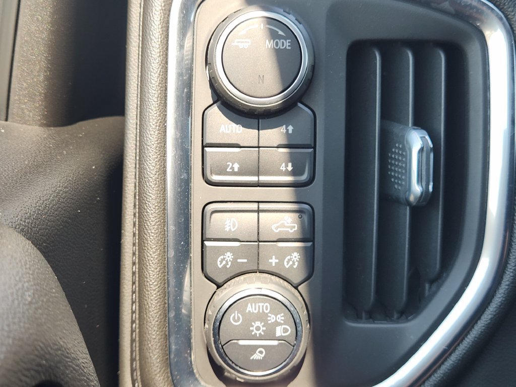 Used 2020 Chevrolet Silverado 2500 High Country w/ Technology Package AWD/4WD image 23