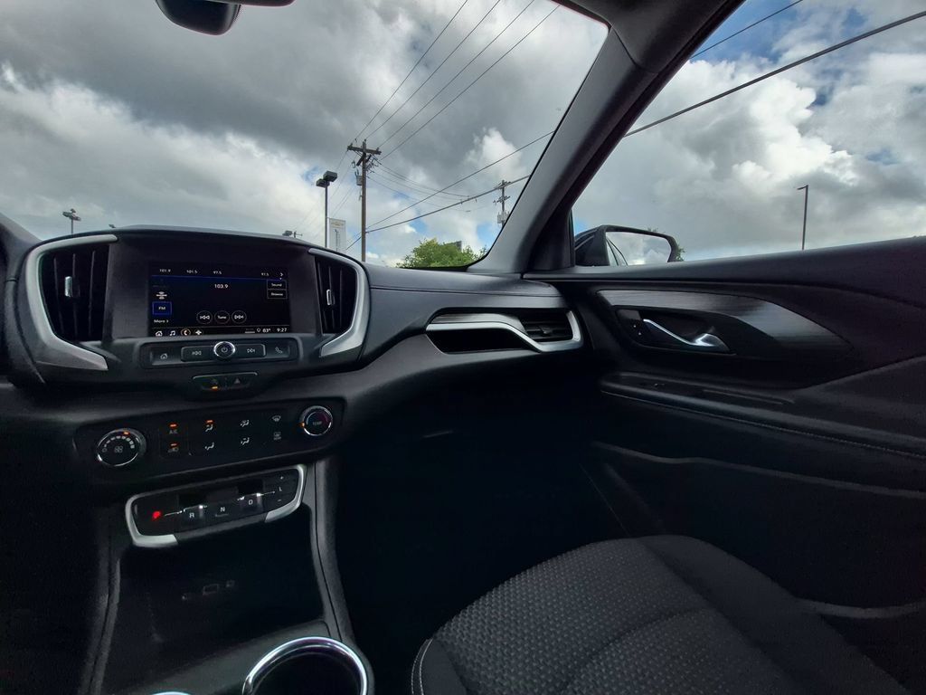 Certified 2024 GMC Terrain SLE AWD/4WD image 3