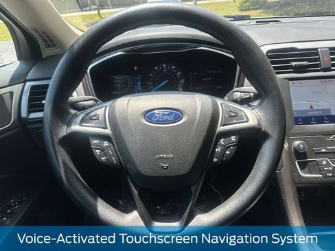 Used 2020 Ford Fusion SE FWD image 18