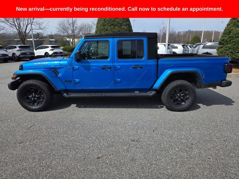 Used 2022 Jeep Gladiator Willys image 2