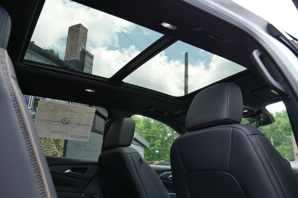New 2026 Chevrolet Traverse High Country w/ LPO, Floor Liner Package AWD/4WD image 19