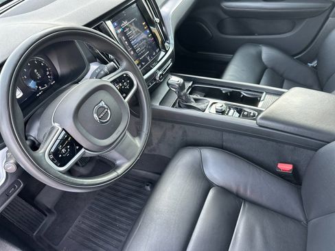 Used 2020 Volvo S60 T5 Momentum w/ Premium Package image 10