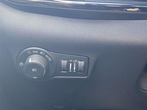 New 2026 Jeep Compass Latitude image 57