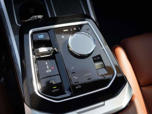 Used 2025 BMW i7 xDrive60 image 23